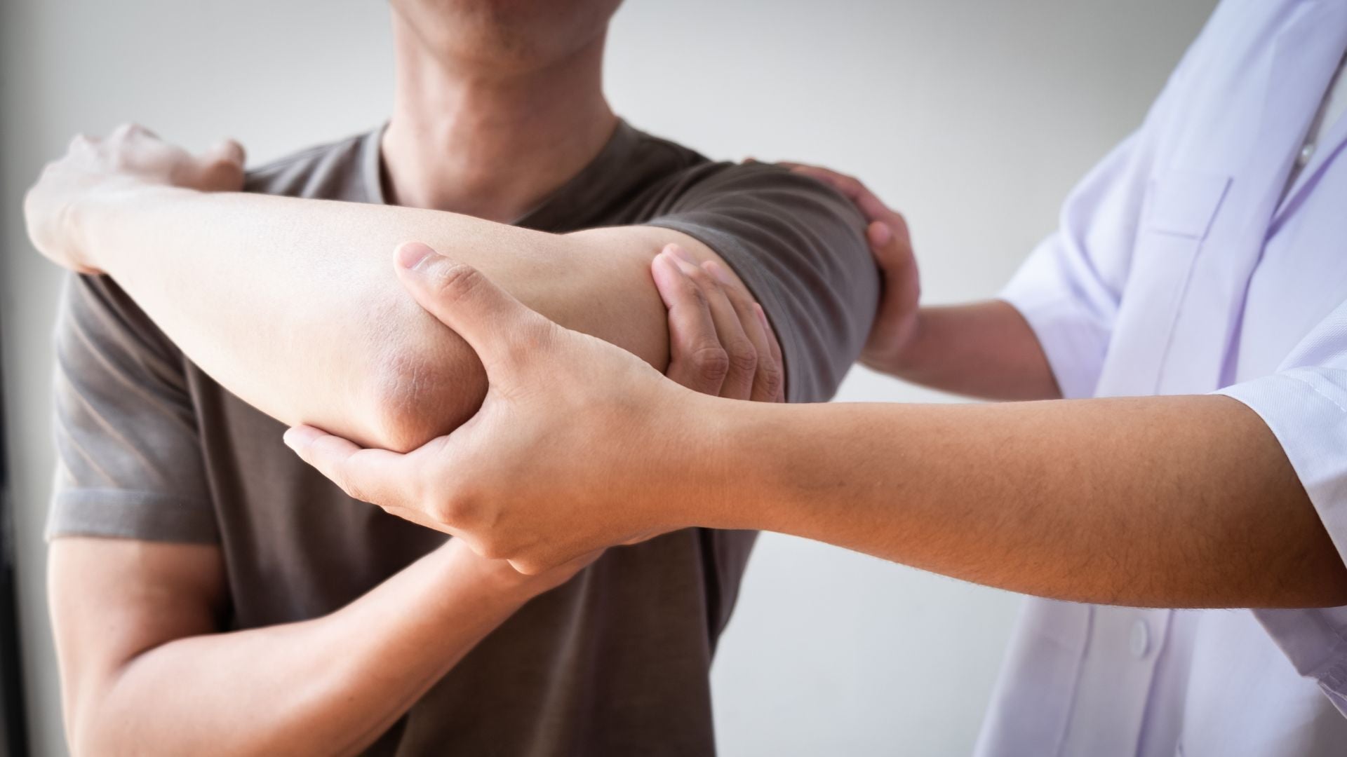 Rotator Cuff Tear Symptoms, Treatment, and Latest Evidence for Massage and Manual Therapists